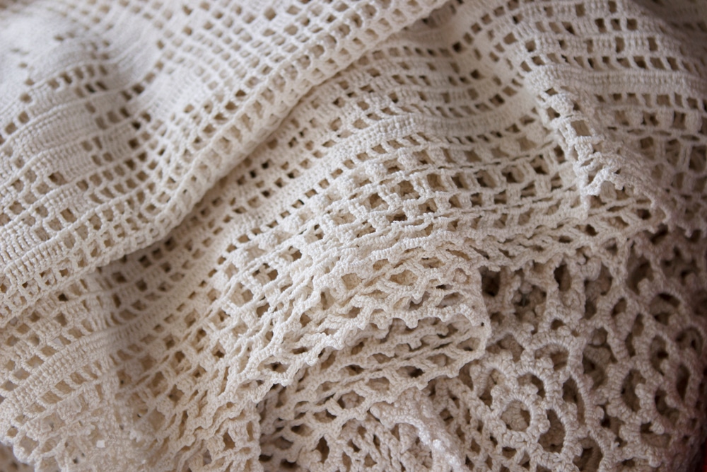 Virkattu päiväpeitto on mahdollista pestä pesukoneessa. Virkatun päiväpeiton pesuohje on sama kuin siinä käytetyn virkkauslangan pesuohje, yleensä 40 °C.