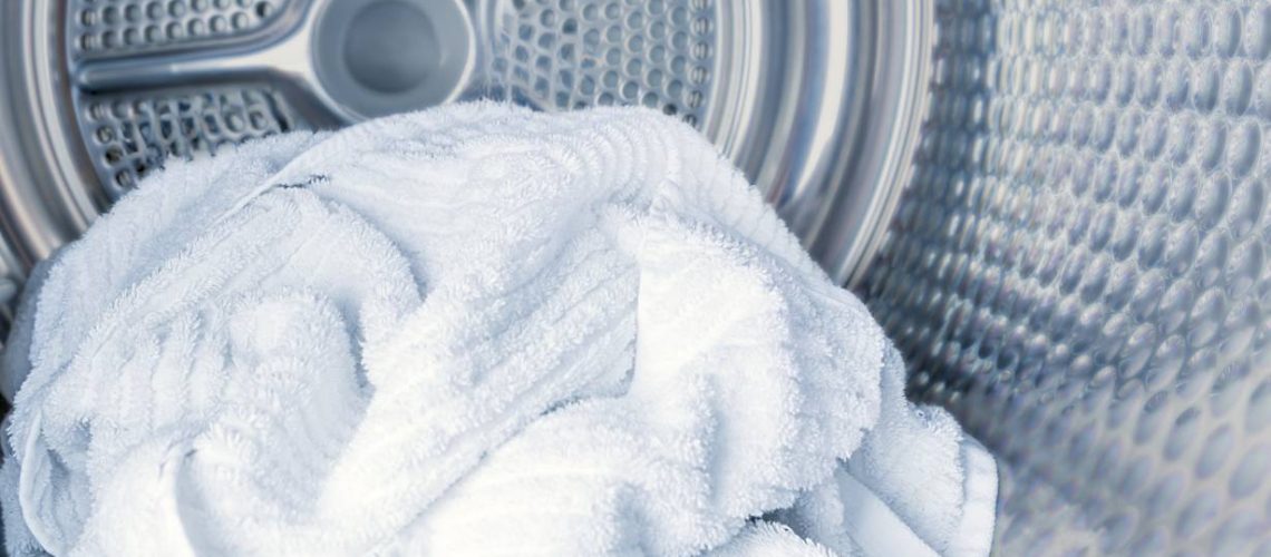 Pyykin kuivaus kuivausrummussa tekee pyykin pehmeäksi. Pese ja rumpukuivaa froteepyyhe ennen käyttöön ottamista.